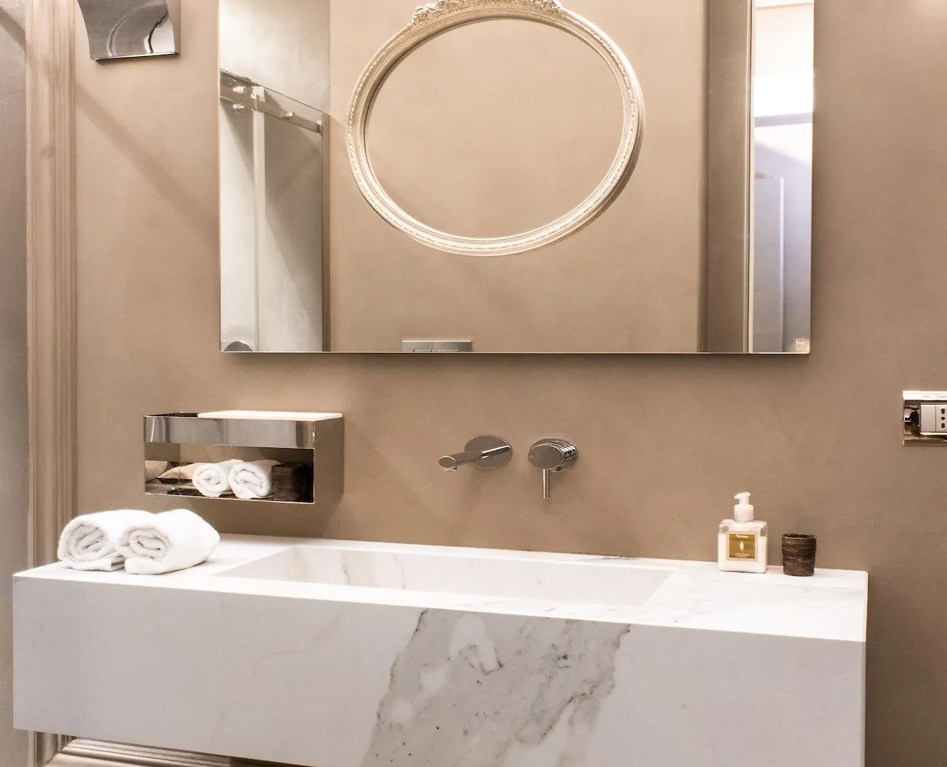 Le Quattro Dame Luxury Suites Rome 3*,